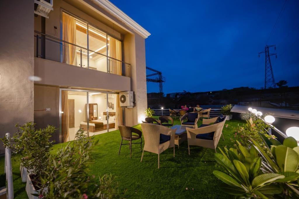 The Retreat-Pool Villa 5Bhk With Indoor Pool And 1200Sq Feet Deck Area Igatpuri Dış mekan fotoğraf
